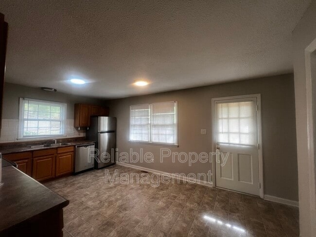 Building Photo - 511 Buck Branch Dr