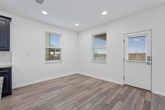 Building Photo - 3201 College Park Dr
