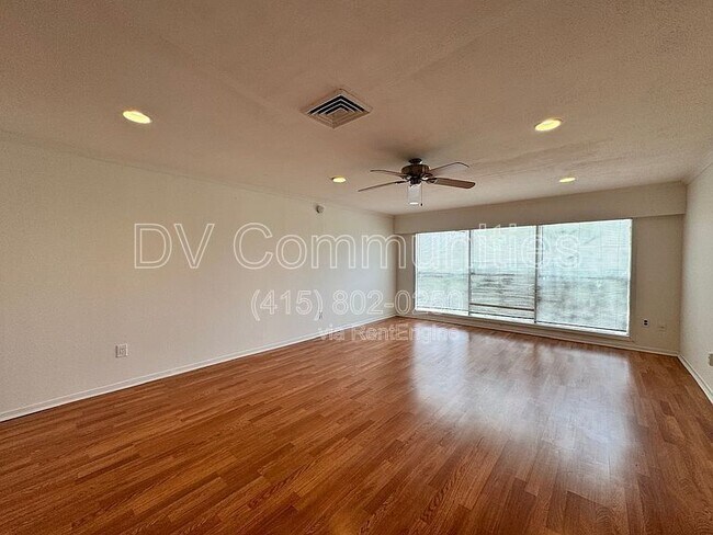 Building Photo - 817 Westmont Dr
