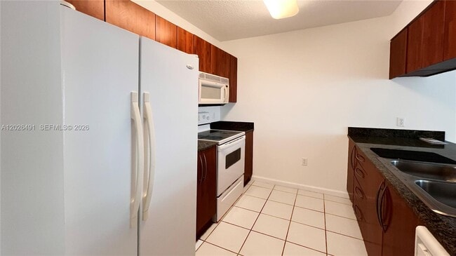 Building Photo - 1200 Brickell Bay Dr