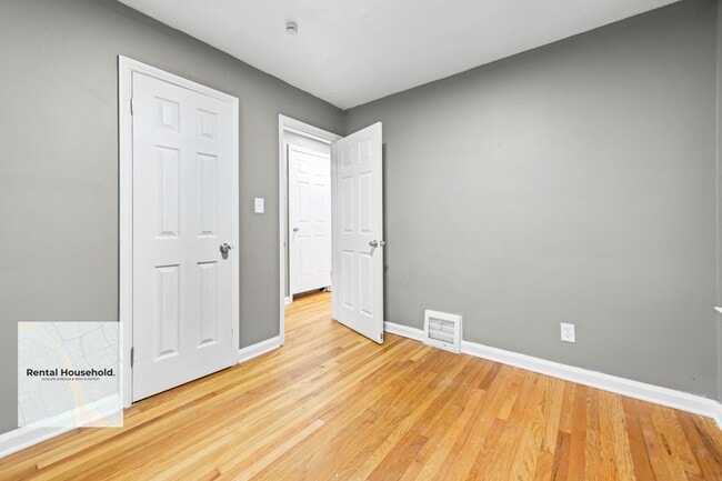 Building Photo - Stunning Renovated 3-Bedroom Bungalow