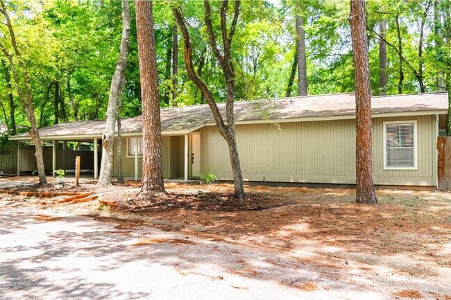 Building Photo - 2717 S Millbend Dr