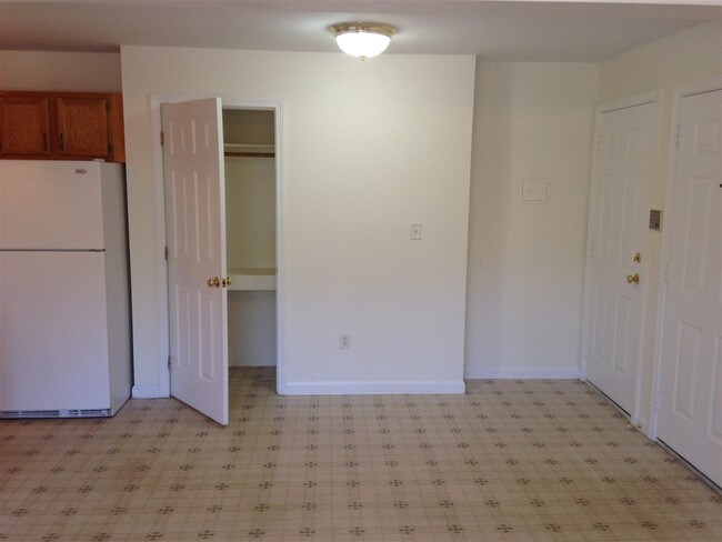 Building Photo - 3861 Brown Ave
