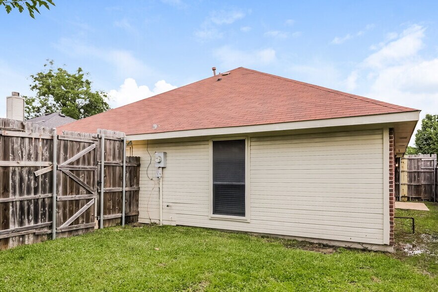 Building Photo - 2525 Spring Rain Dr