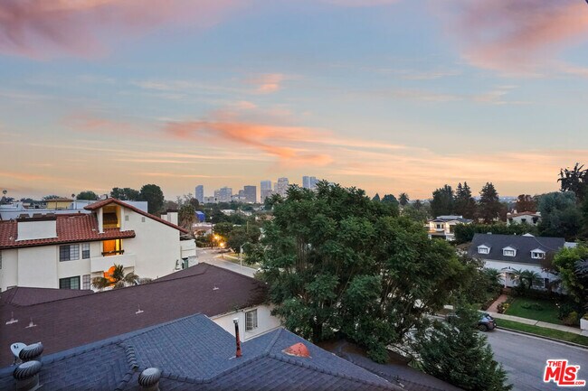 Building Photo - 10627 Ashton Ave