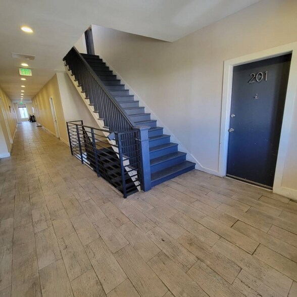 Building Photo - 837 Normandie Ave