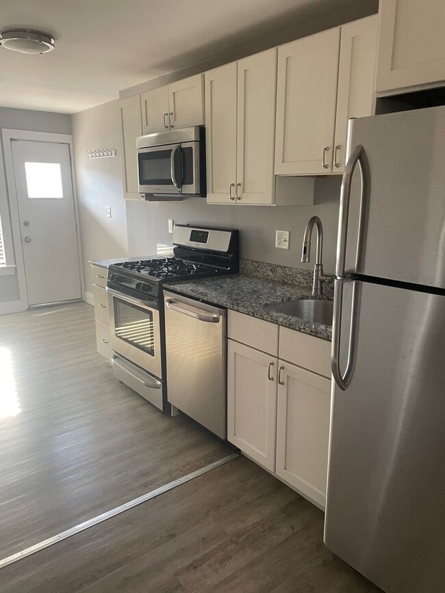 Building Photo - Southie 4 Bed Available 9/1/26