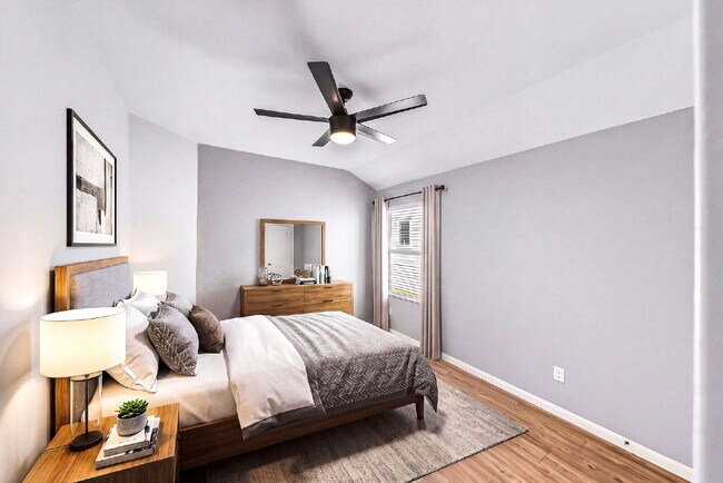 Building Photo - NO CARPET! Up to 1 Month Free Rent with 18-24 Month Lease! No Security Deposit Programs Available.