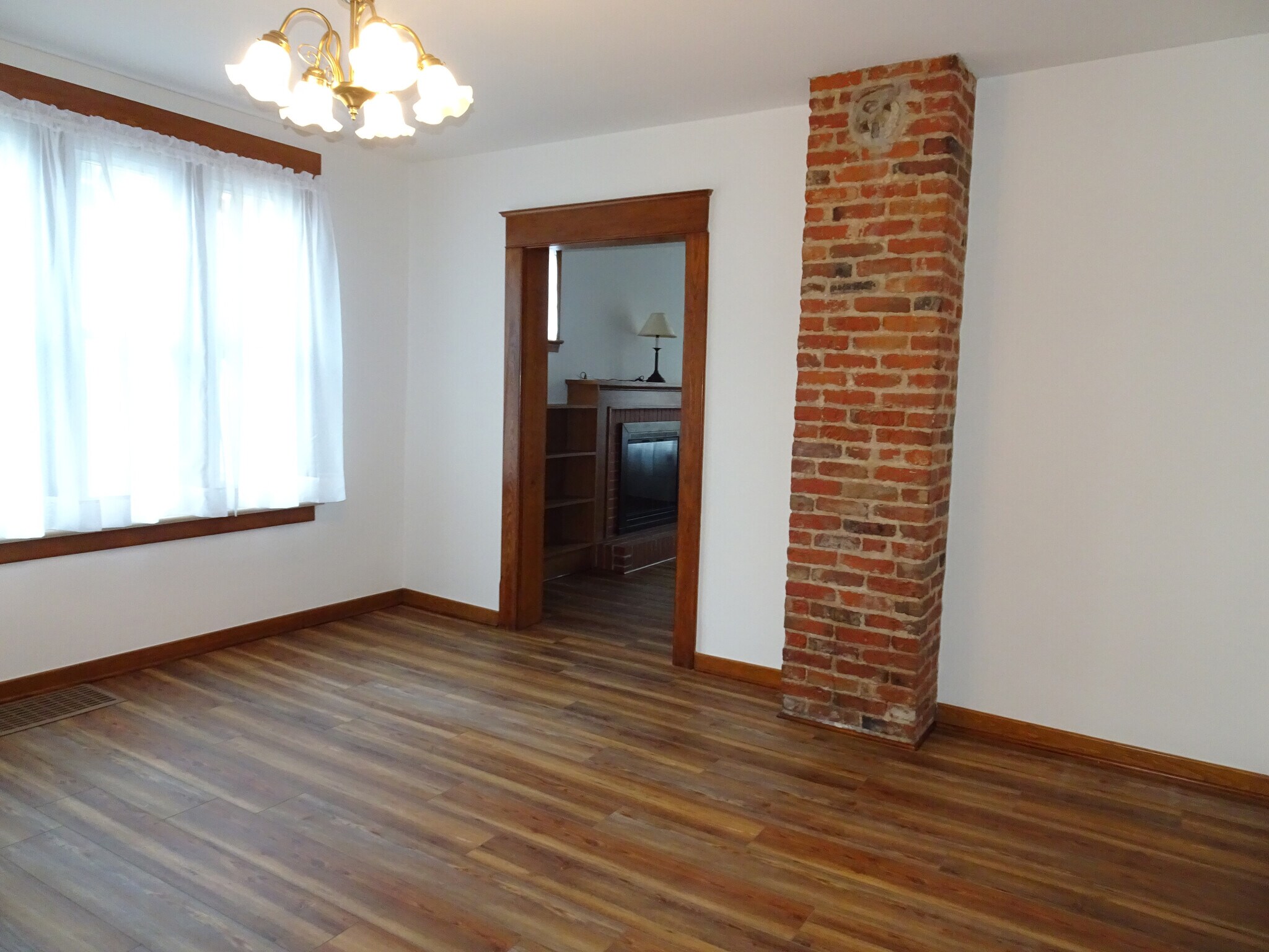 Building Photo - 415 E Lima St