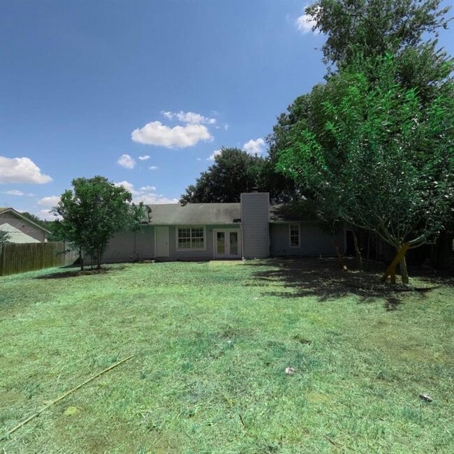 Building Photo - 16006 Parkway Dr