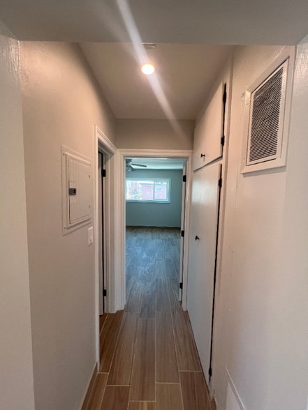 Building Photo - 7237 Variel Ave