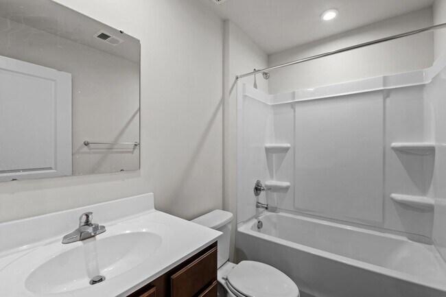 Building Photo - YORK COUNTY 4Bdrm w/Fenced BCKYD.