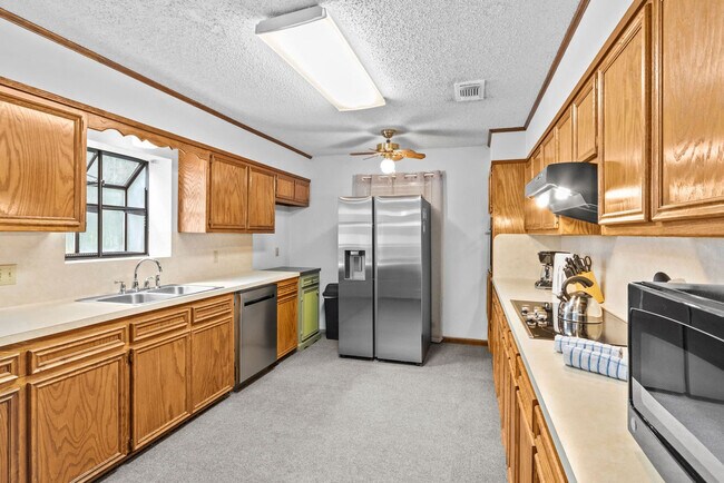 Building Photo - 12336 Perkins Rd