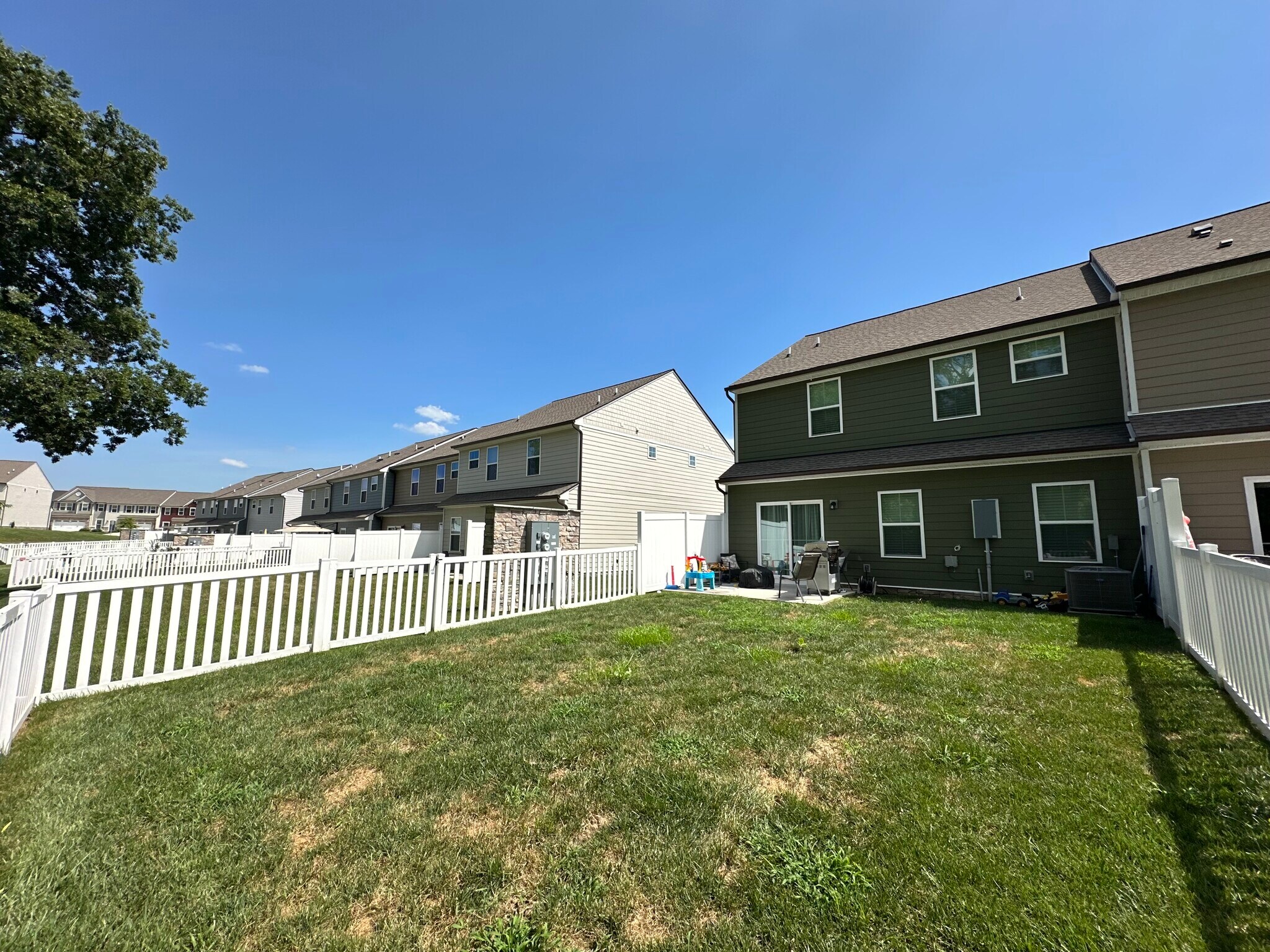 Building Photo - 1349 Crescent Ridge Dr