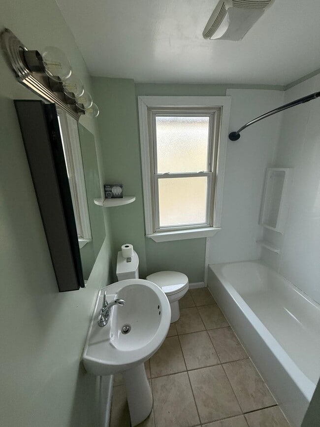 Building Photo - Newly Renovated 3BD 1BA house in Mt. Washington!