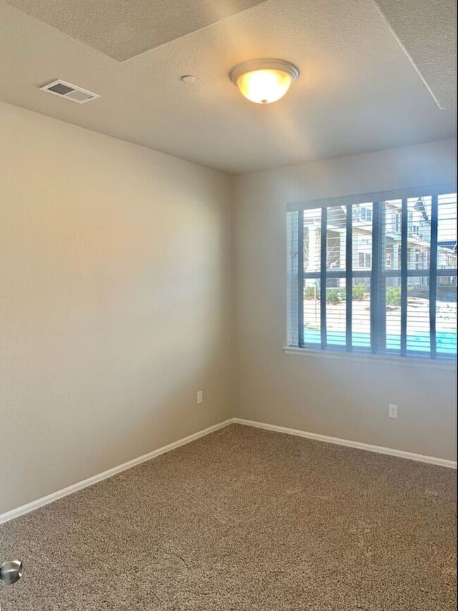 Building Photo - 3 Bed, 2.5 Bath Townhome in West Greeley. ...