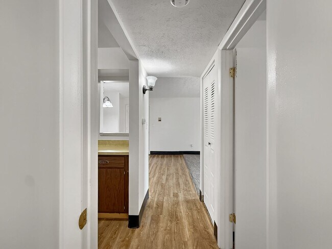 Building Photo - RENTAL SPECIAL FOR LIMITED TIME Deposit $0*** 1 BED, 1 BATH $939/mo+***Evansville, Indiana