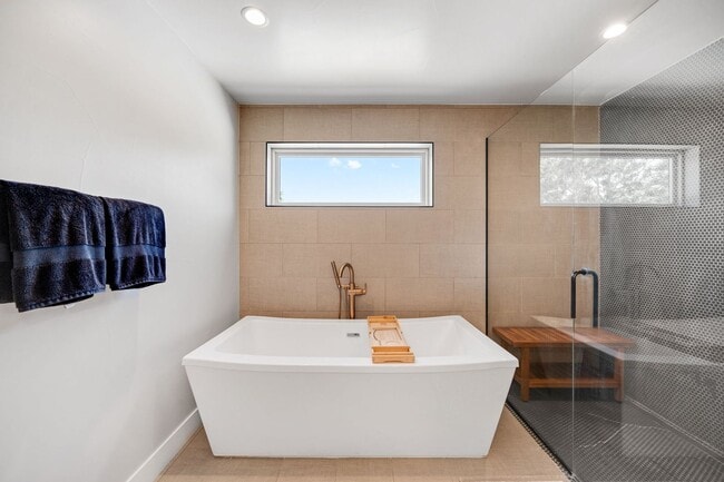 Building Photo - Luxury 4BD, 5BA Duplex in LoHi with Covered Rooftop Deck