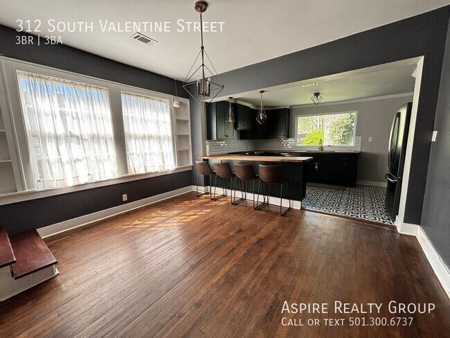 Building Photo - 312 S Valentine St