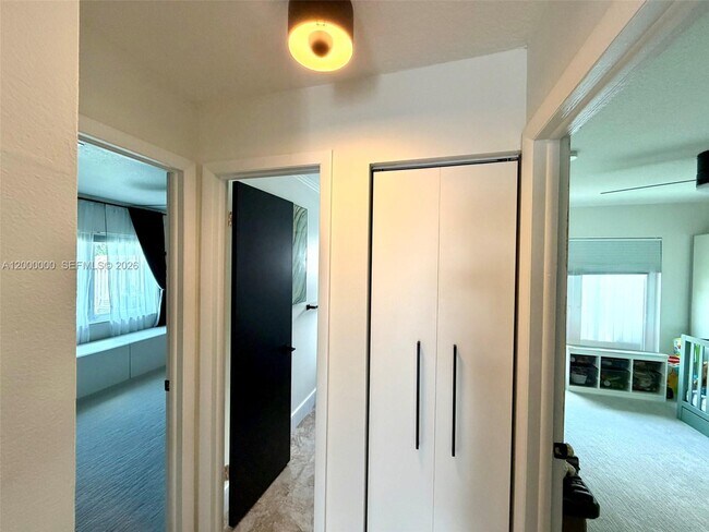 Building Photo - 5704 SW 116th Ave