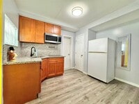 Building Photo - 940 NW 32nd Ct