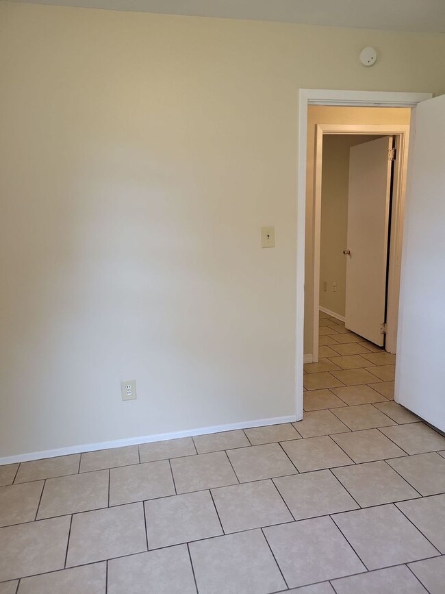 Building Photo - 3 BD 1.5 BA Ocean Springs Rental in the Go...