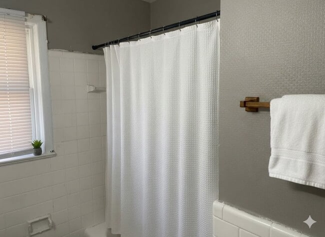 Building Photo - 329 Richmond Dr