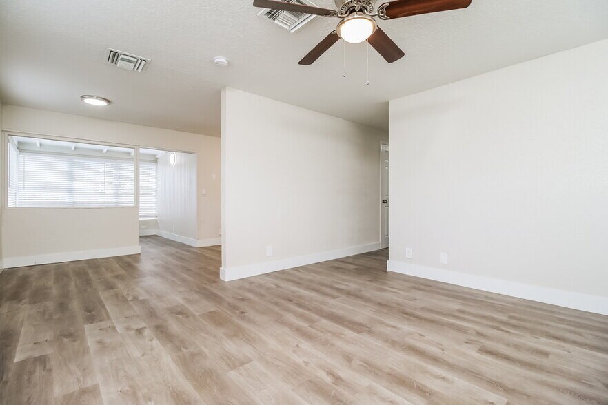 Building Photo - 5383 Eadie Pl