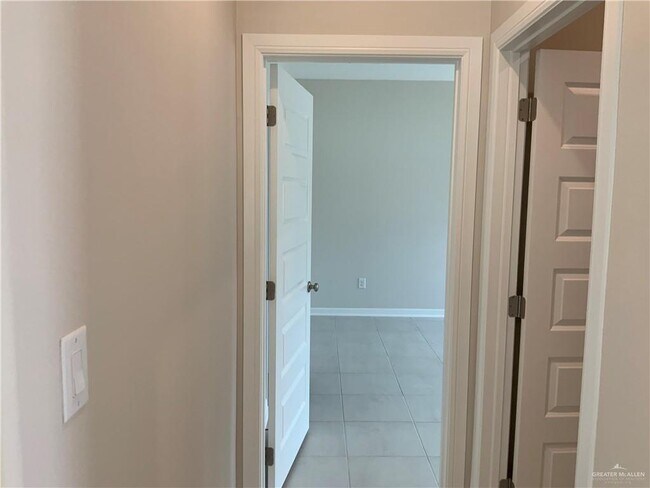 Building Photo - 27 Westway Ave