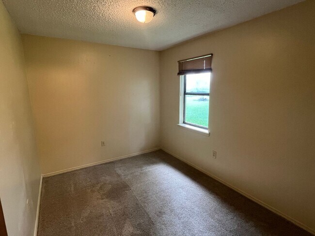 Building Photo - 1507 University Dr