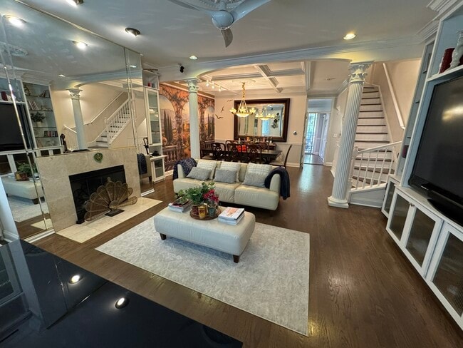 Building Photo - 1413 S Prairie Ave