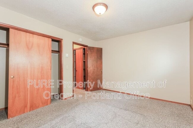 Building Photo - 1135 SE 27th Ave