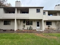 Building Photo - 2 Bed/2.5 Bath Townhome with Garage, Pool and Tennis Court