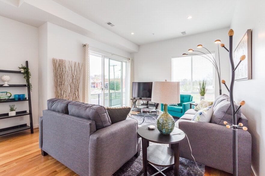 Building Photo - 3081 W 16th Ave