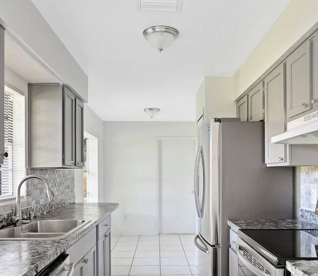 Building Photo - 5669 Moat Ct