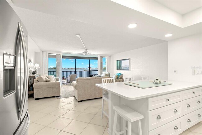 Building Photo - 1848 Shore Dr S