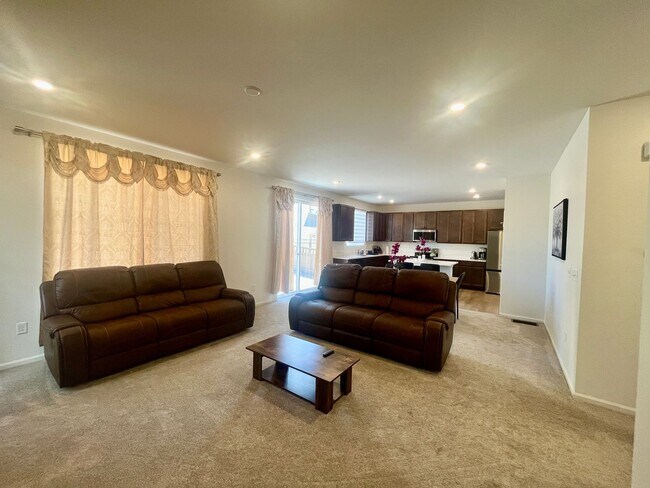 Building Photo - BEAUTIFUL NEW BUILD - 3 bed 2.5 bath w/ La...