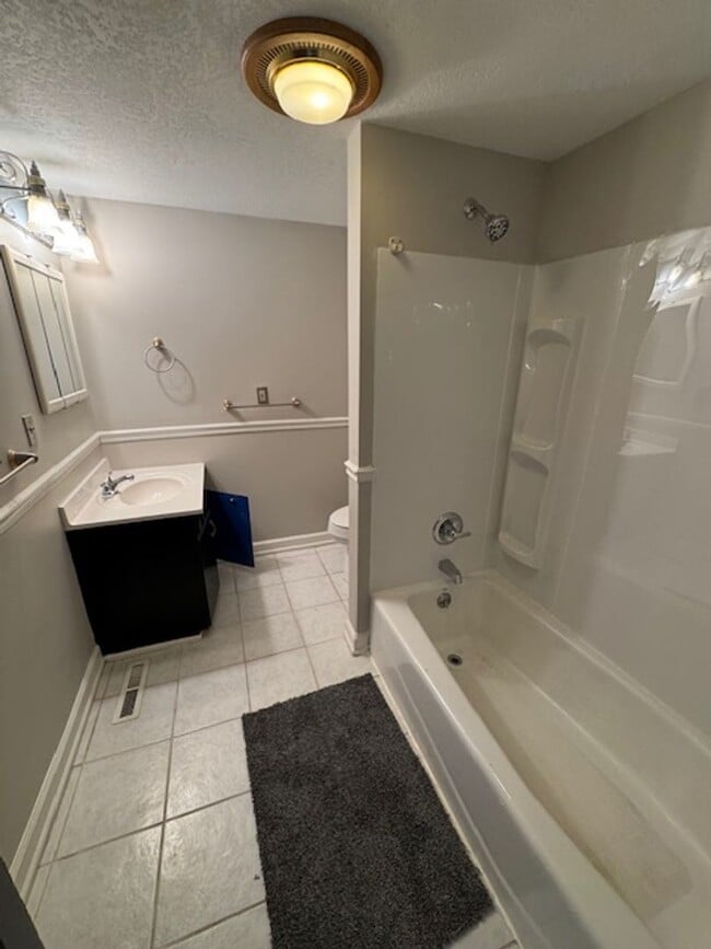 Building Photo - 1637 Howell St