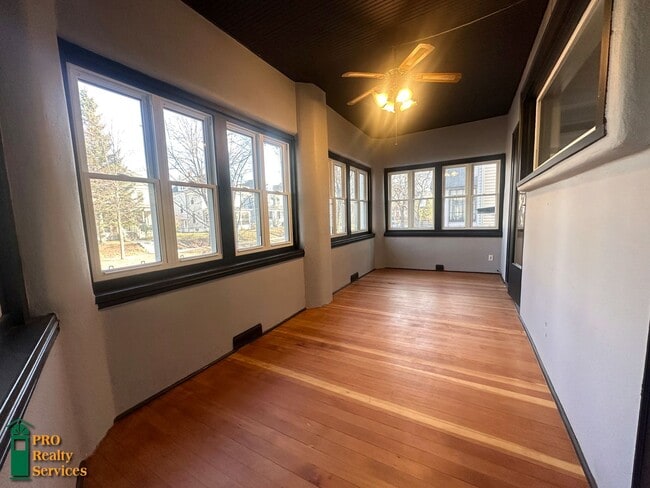 Building Photo - Gorgeous 3 Bedroom Main Level Duplex Unit