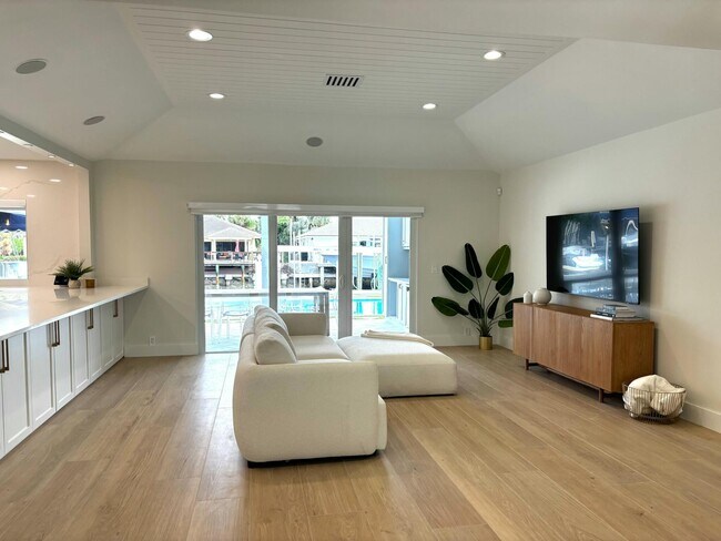 Building Photo - 885 Nafa Dr