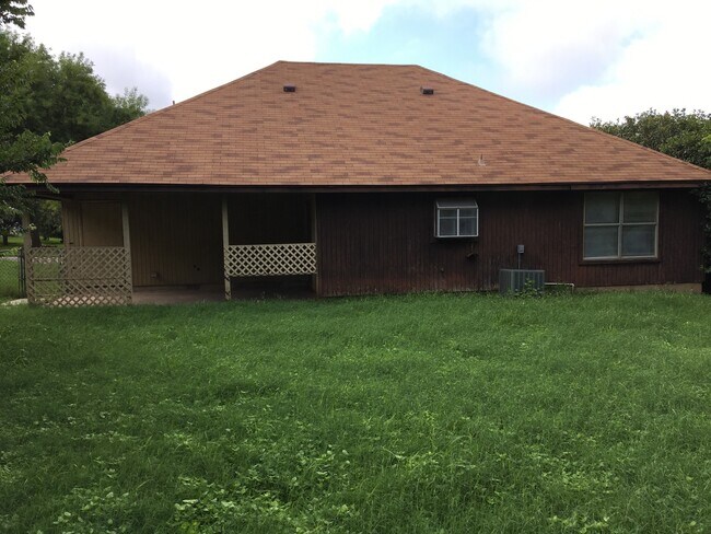 Building Photo - 3329 Country View