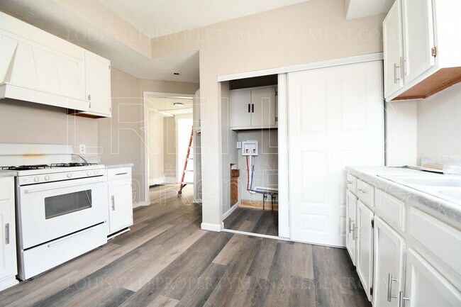 Building Photo - 715 N 33rd St
