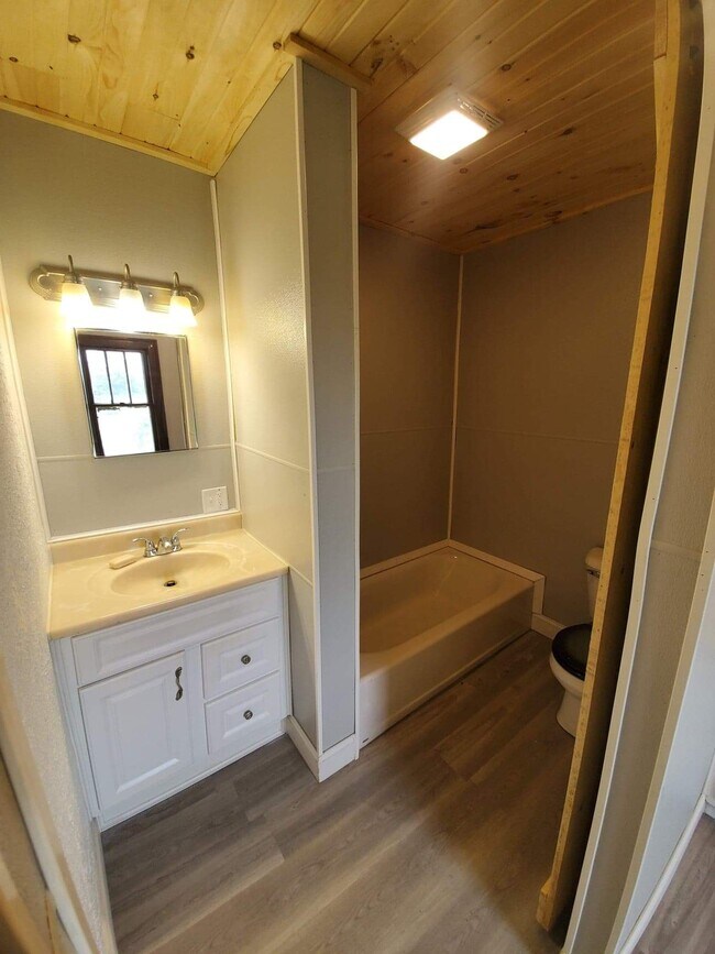 Building Photo - 274 W Dickson Ave