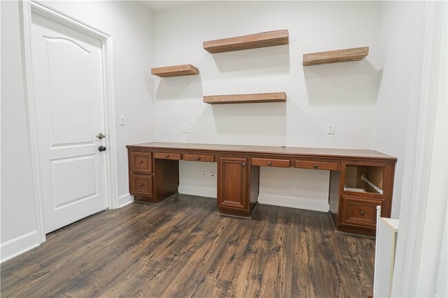 Building Photo - 2850 N Stone Pine Glen