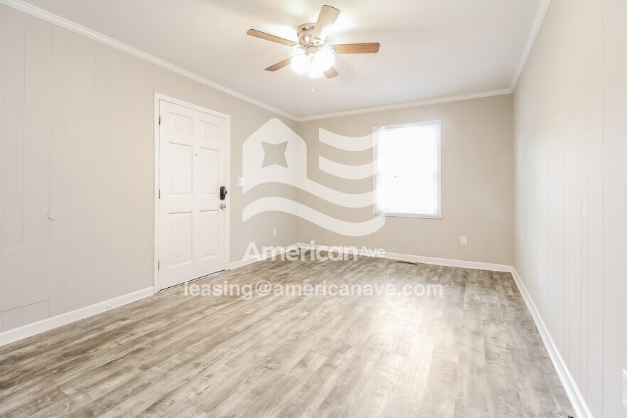 Building Photo - 706 Woodmont Cir