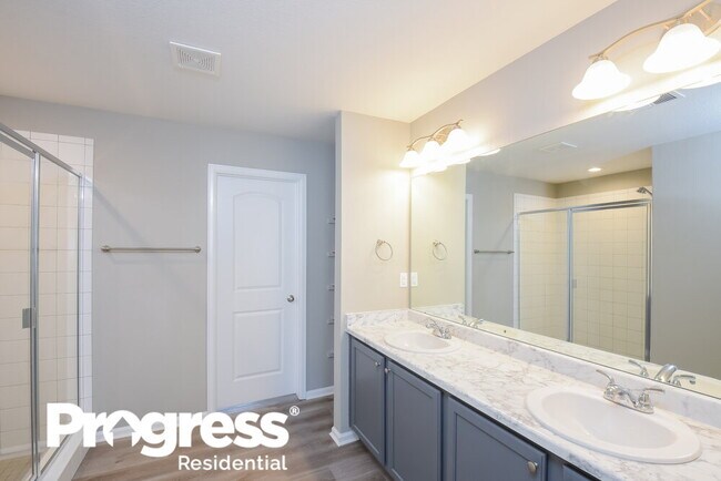 Building Photo - 3565 Makley Cir