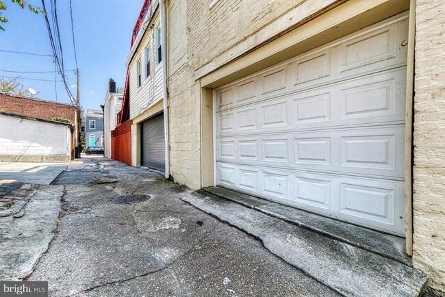 Building Photo - 106 S Castle St