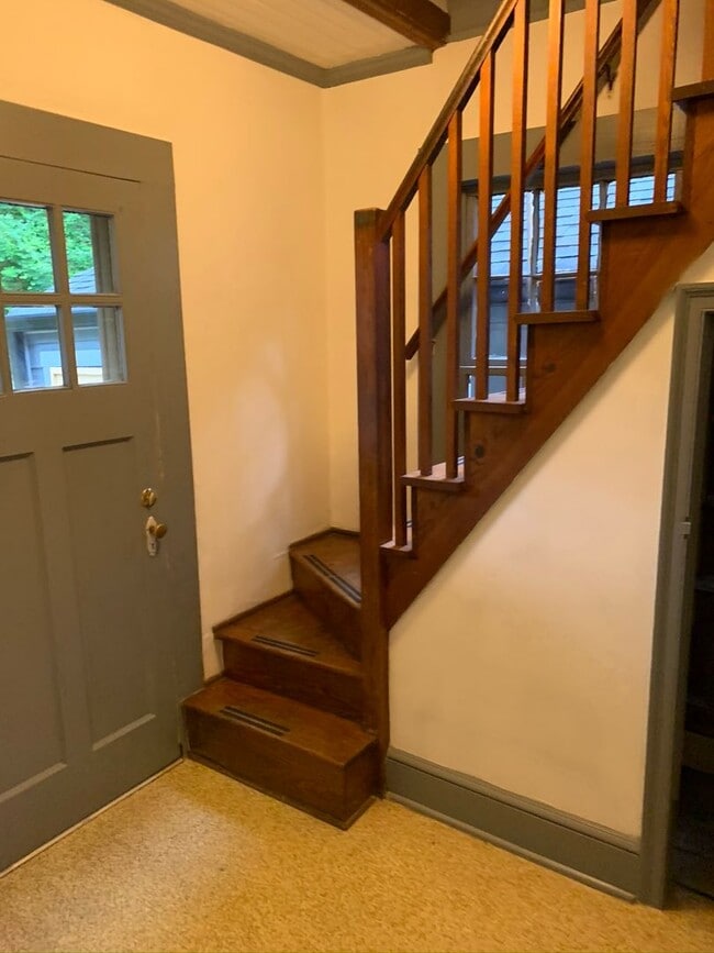 Building Photo - 3BR Normaltown Charmer