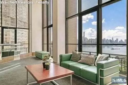 Building Photo - 7004 Boulevard E