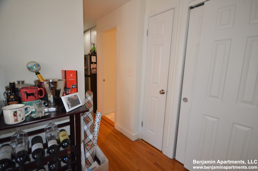 Building Photo - 517 Beacon St
